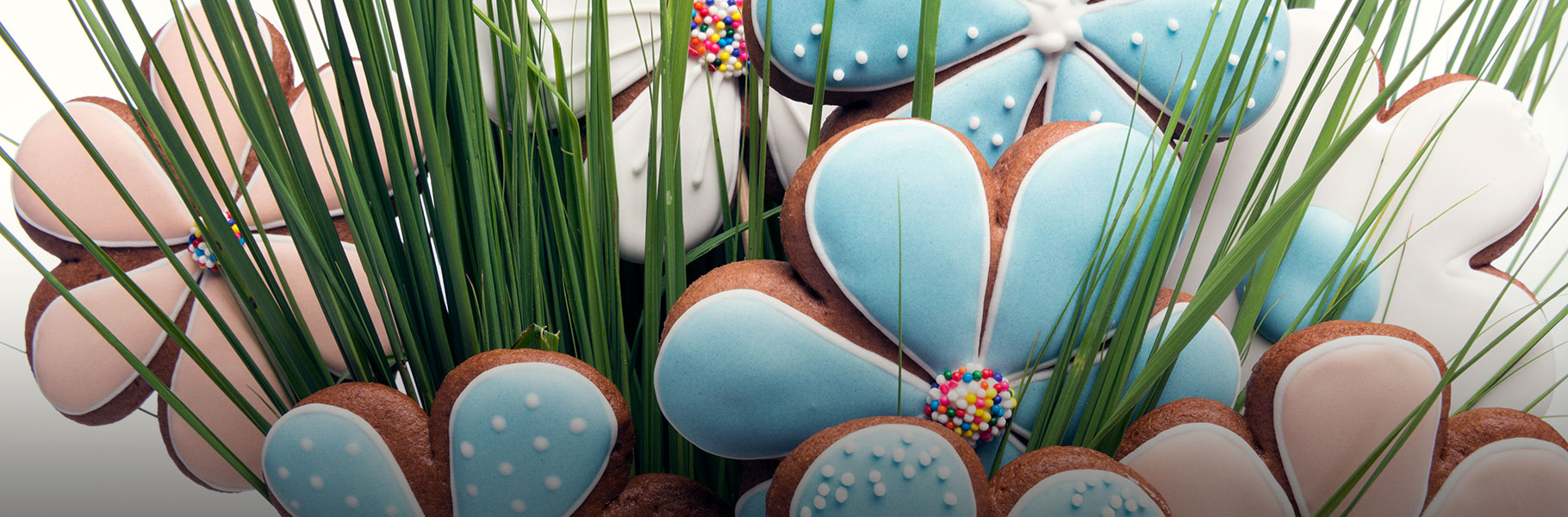 decorated sugar cookies arranged in a bouquet