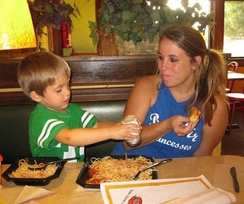 Jori and Joshua eating pasta